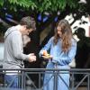 Katie Holmes et Luke Kirby sur le tournage de son prochain film, Mania Days, à New York. Elle donne la réplique à Luke Kirby. Le 23 juillet 2013.