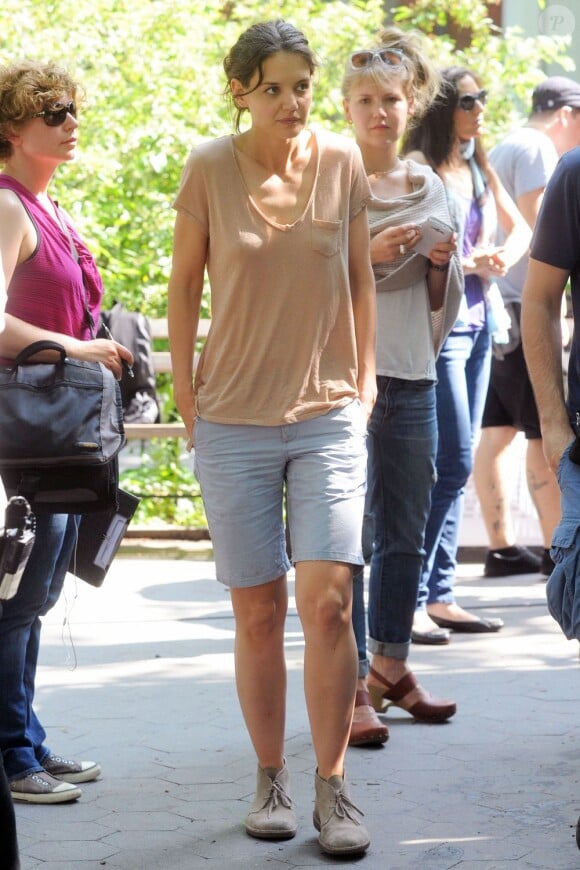 Katie Holmes, sans maquillage mais ravissante, sur le tournage de son prochain film, Mania Days, à New York. Elle donne la réplique à Luke Kirby. Le 21 mai 2013.