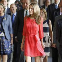 Princesse Letizia : Rouge ou blanche, ses robes courtes annoncent les vacances