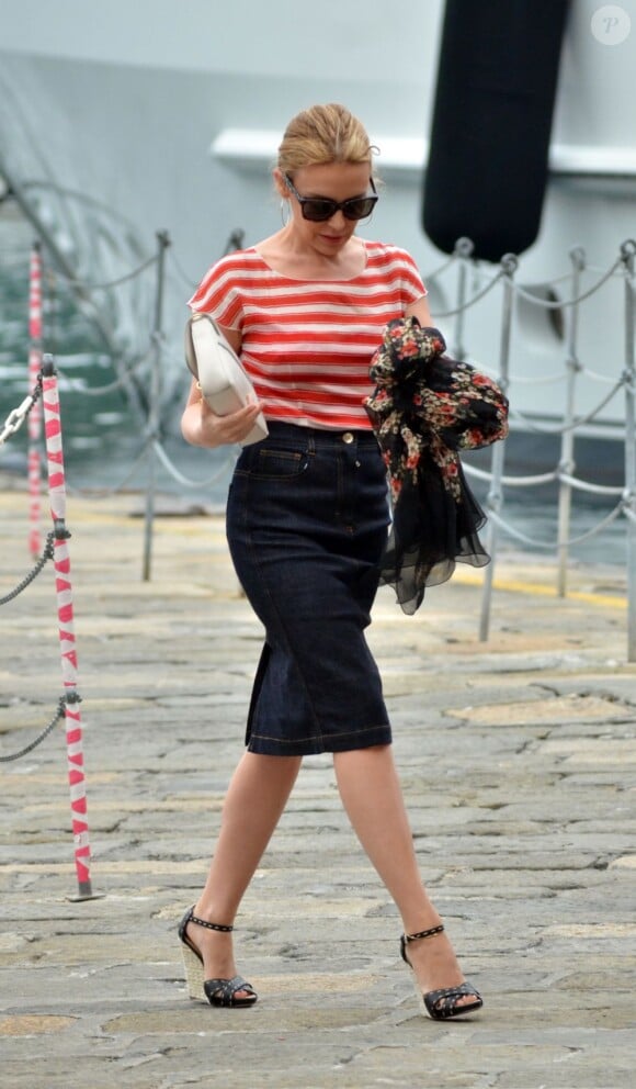 Kylie Minogue passe ses vacances sur le yacht de ses amis Dolce et Gabbana, à Portofino, le 24 juillet 2013.