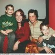 Bernadette Lafont avec sa fille Elisabeth et ses petits-fils Paul et Jules  en 1997