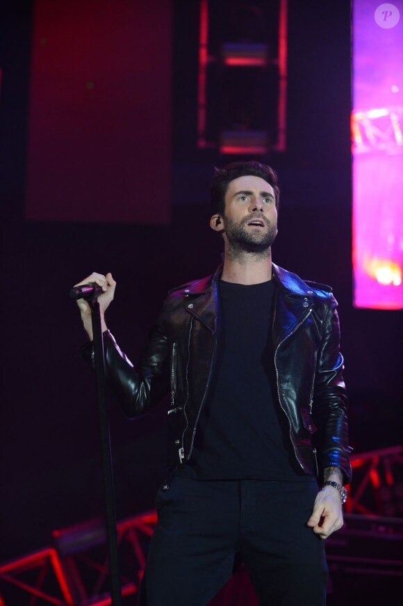Adam Levine en concert à Carson, le 11 mai 2013.