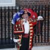 Le crieur public Tony Appleton a fait son show devant la maternité de l'hôpital St Mary de Londres le 22 juillet 2013 pour la naissance du prince George de Cambridge, mais il n'était pas invité !