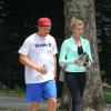 Ireland Baldwin et son petit ami Slater Trout font leur jogging dans Central Park. Ils ont ensuite rejoint le père de Ireland, Alec Baldwin, pour déjeuner à New York, le 23 juillet 2013.