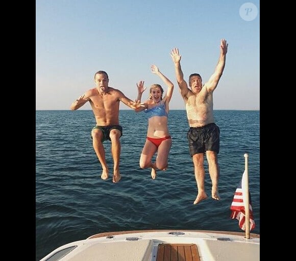 Ireland Balwin a posté une photo de ses vacances avec son père Alec et son petit ami Slater Trout.