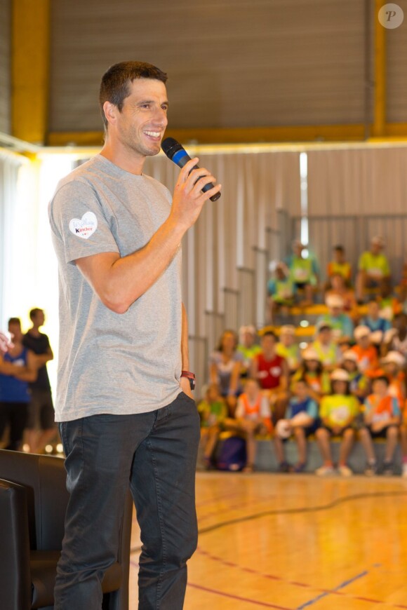 Tony Estanguet et son éternel sourire ont répondu aux questions des enfants lors de sa visite au Village Kinder, le 23 juillet 2013