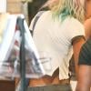 Willow Smith dévoile son ventre lors d'une virée chez Starbucks à Calabasas, le 25 juilllet 2013.