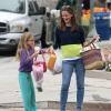 Jennifer Garner et sa fille Violet font des courses au Farmers market à Brentwood, le 28 juillet 2013