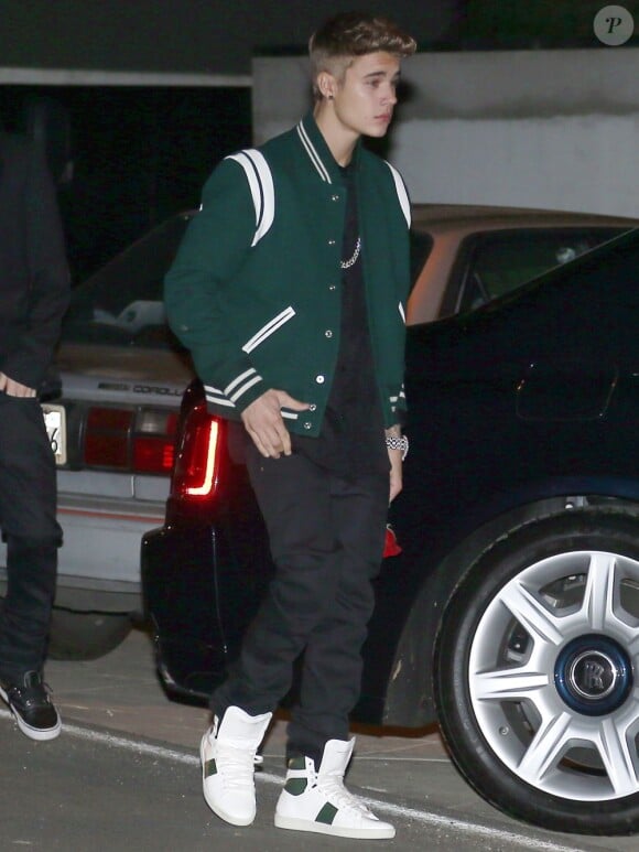 Le jeune Justin Bieber arrive à la fête d'anniversaire de Selena Gomez, à Malibu, le 27 juillet 2013.