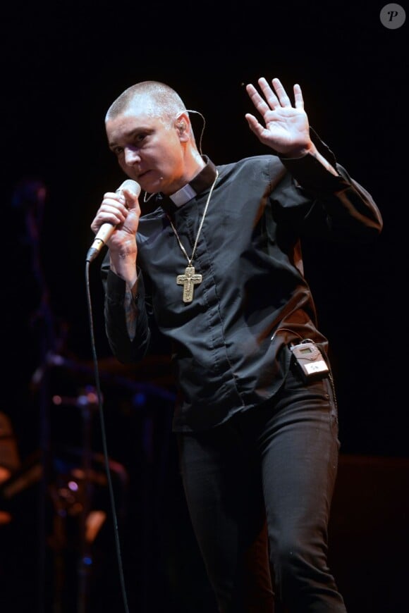 Sinéad O'Connor en concert à Milan, le 2 juillet 2013.