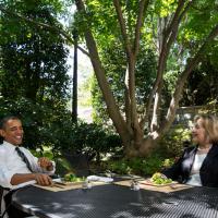 Barack Obama et Hillary Clinton en tête-à-tête : C'était les copains d'abord...