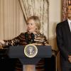 Hillary Clinton introduit Barack Obama auprès du corps diplomatique au secrétariat d'état de Washington, le 23 décembre 2010.