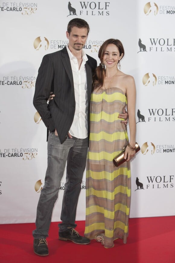 Autumn Reeser, enceinte, et son mari Jesse Warren le 12 juillet 2013