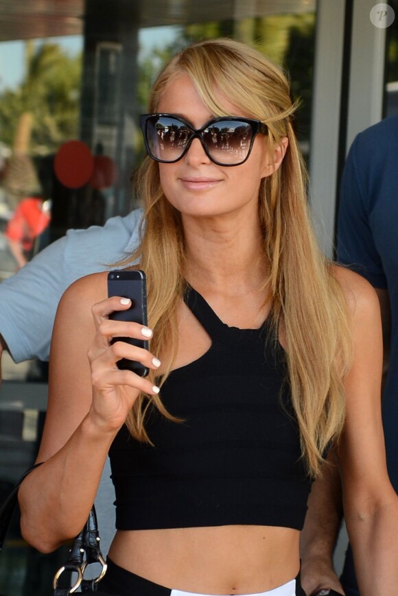 Paris Hilton arrive à Ibiza, le 30 juillet 2013.