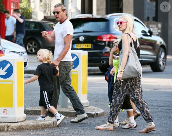 Gwen Stefani, Gavin Rossdale et leurs deux enfants à Londres, le 1er août 2013.