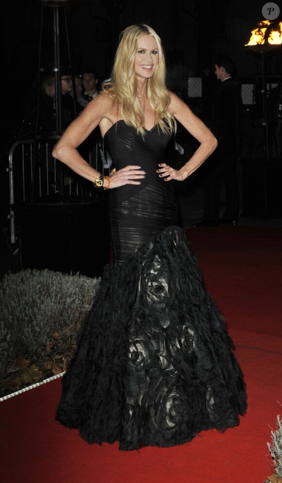 Elle Macpherson - Soirée 'Sun Military Awards' à Londres, le 6 décembre 2012.