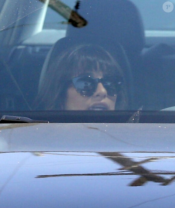 Lea Michele arrive  dans la plus grande discrétion à la baby shower de Jamie-Lynn Sigler à Beverly Hills. Le 3 août 2013