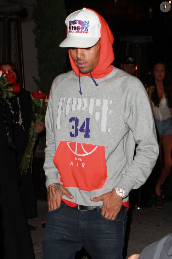 Chris Brown sort de la boîte de nuit Eden à Los Angeles, le 5 août 2013.