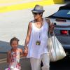 Halle Berry enceinte, emmène sa fille Nahla au Universal Studios Theme Park à Los Angeles, le 6 août 2013.