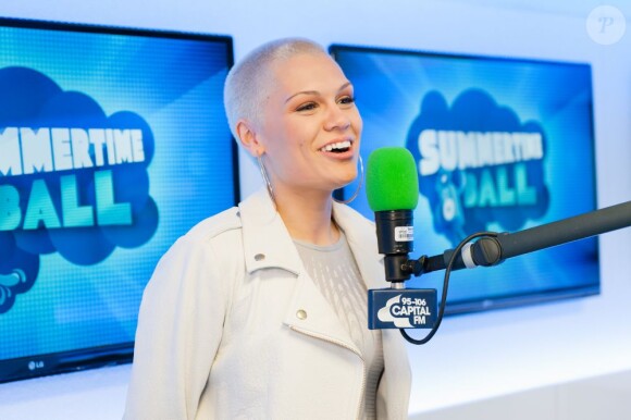 Jessie J dans les coulisses du Summertime Ball organisé par la radio Capital FM au Wembley Stadium, à Londres le 9 juin 2013.