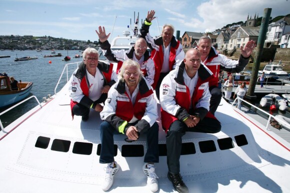 Sir Richard Branson retrouve son Virgin Atlantic Challenger II et les membres d'équipage (Eckie Rastig, Dag Pike, Peter McCann, Steve Ridgway et le nouveau propriétaire du bateau Dan Stevens) avec lesquels il a battu le record de la traversée de l'Atlantique en 1986, le 6 août 2013 à Plymouth. 