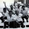 Sir Richard Branson et son équipage composé de Eckie Rastig, Dag Pike, Peter McCann, Steve Ridgway, et Chay Blyth sur son Virgin Atlantic Challenger II après avoir battu le record de la traversée de l'Atlantique en juin 1986.