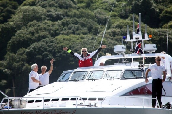 Le businessman Richard Branson retrouve son Virgin Atlantic Challenger II et les membres d'équipage avec lesquels il a battu le record de la traversée de l'Atlantique en 1986 le 6 août 2013 à Plymouth.