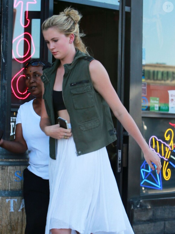 Ireland Baldwin se rend chez un tatoueur à Studio City, le 6 août 2013.