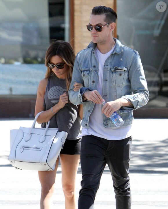 Ashley Tisdale et Christopher French sont allés déjeuner au restaurant Fresh Corn Grill, à West Hollywood, le 18 avril 2013.