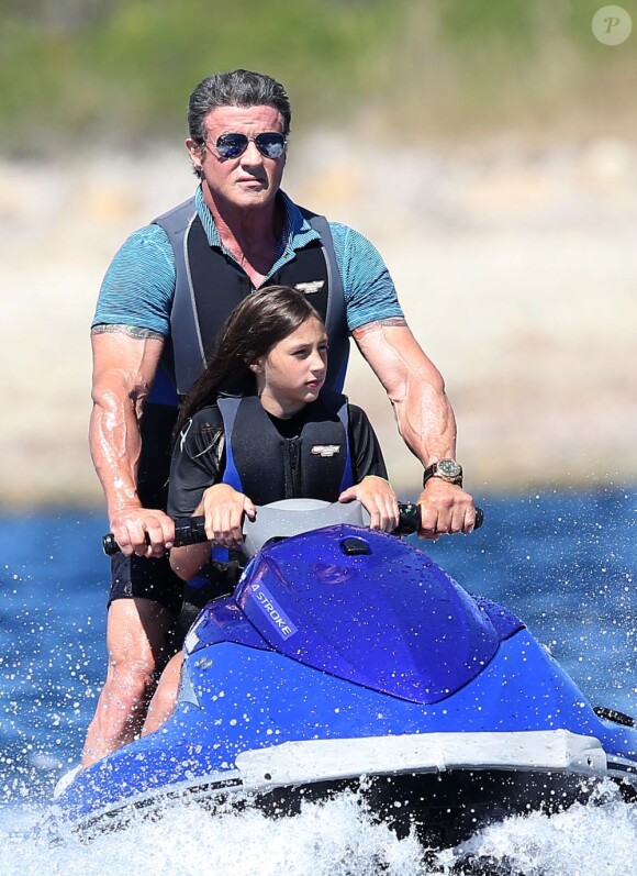 Sylvester Stallone et sa fille Scarlet lors d'une sortie en jet ski au large de Saint-Tropez, le 10 août 2013