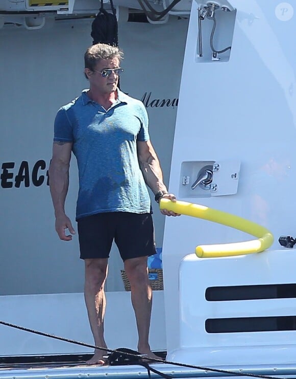 Sylvester Stallone sur son yacht au large de Saint-Tropez, le 10 août 2013