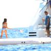 Sylvester Stallone joue les pêcheurs de méduses devant ses deux filles Sophia et Sistine depuis son bateau ancré au large de Saint-Tropez, le 10 août 2013