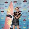 Miley Cyrus vainqueur lors des Teen Choice Awards 2013 au Gibson Amphitheatre de Los Angeles, le 11 août 2013.