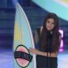Selena Gomez récompensée pour sa chanson Come and Get It aux Teen Choice Awards 2013 au Gibson Amphitheatre de Los Angeles, le 11 août 2013.