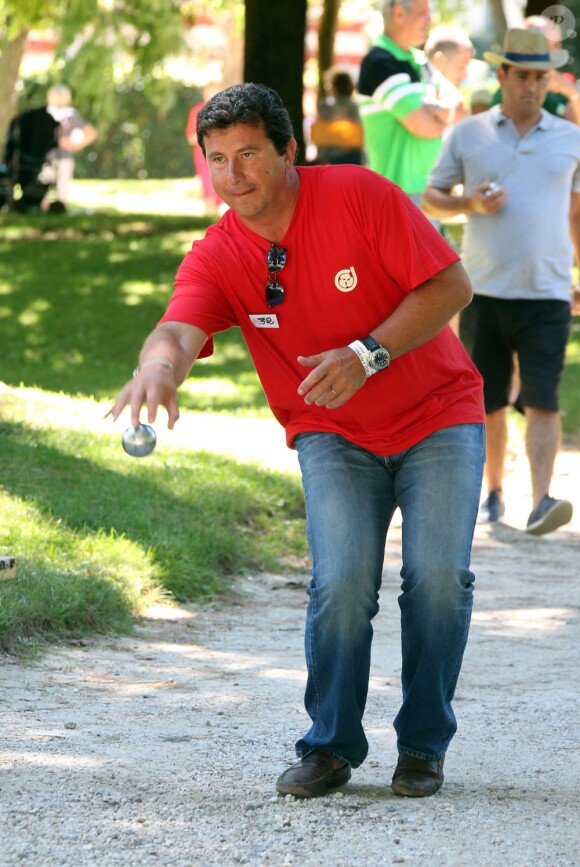 Pascal Bataille lors de la 6eme édition du tournoi de pétanque Starwest dans le parc Mauresque d'Arcachon, le 11 août 2013.