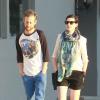 Anne Hathaway en compagnie de son mari Adam Shulman à Los Angeles, le 11 août 2013.