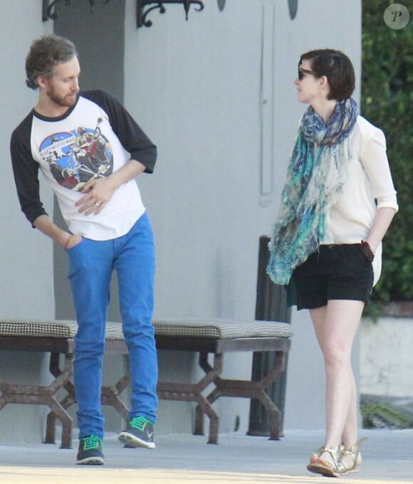 Anne Hathaway et son époux Adam Shulman à Los Angeles, le 11 août 2013.