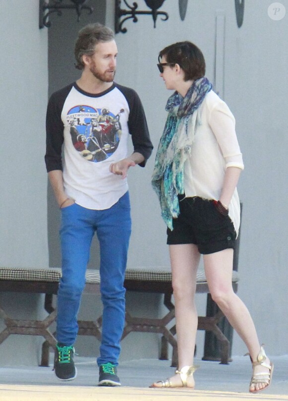 Anne Hathaway et son mari Adam Shulman à Los Angeles, le 11 août 2013.