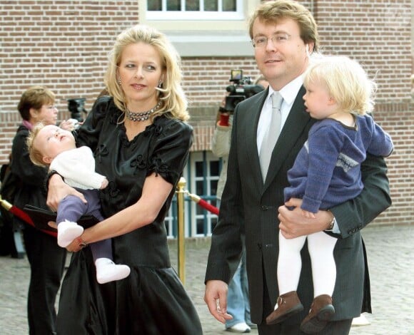 Le prince Friso d'Orange-Nassau et la princesse Mabel avec leurs filles Luana et Zaria le 8 octobre 2006 lors du baptême de leur nièce Leonore, fille du prince Constantijn.