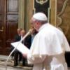 Le pape François rencontre l'équipe d'Italie et d'Argentine, la veille de leur match à Rome, au Vatican le 13 août 2013.