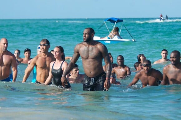 LeBron James, star du Heat, sur le tournage d'un spot publicitaire pour Nike, la marque qui l'accompagne depuis ses débuts dans la ligue de basket, le 16 août 2013 à Miami.