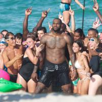 LeBron James, tous les muscles en éveil pour un bain (de foule) offert par Nike