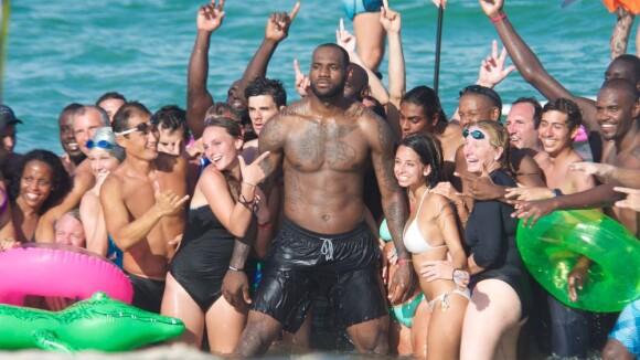 LeBron James, tous les muscles en éveil pour un bain (de foule) offert par Nike