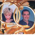  Harrods rendant hommage à Lady Di et Dodi Al-Fayed à Londres au 2e anniversaire de leur mort, le 31 août 1998 