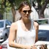 Jennifer Garner et son mari Ben Affleck se sont rendus chez le médecin à Santa Monica avant d'aller déjeuner en amoureux, le 17 août 2013 - Pas de baby bump apparent pour la star 