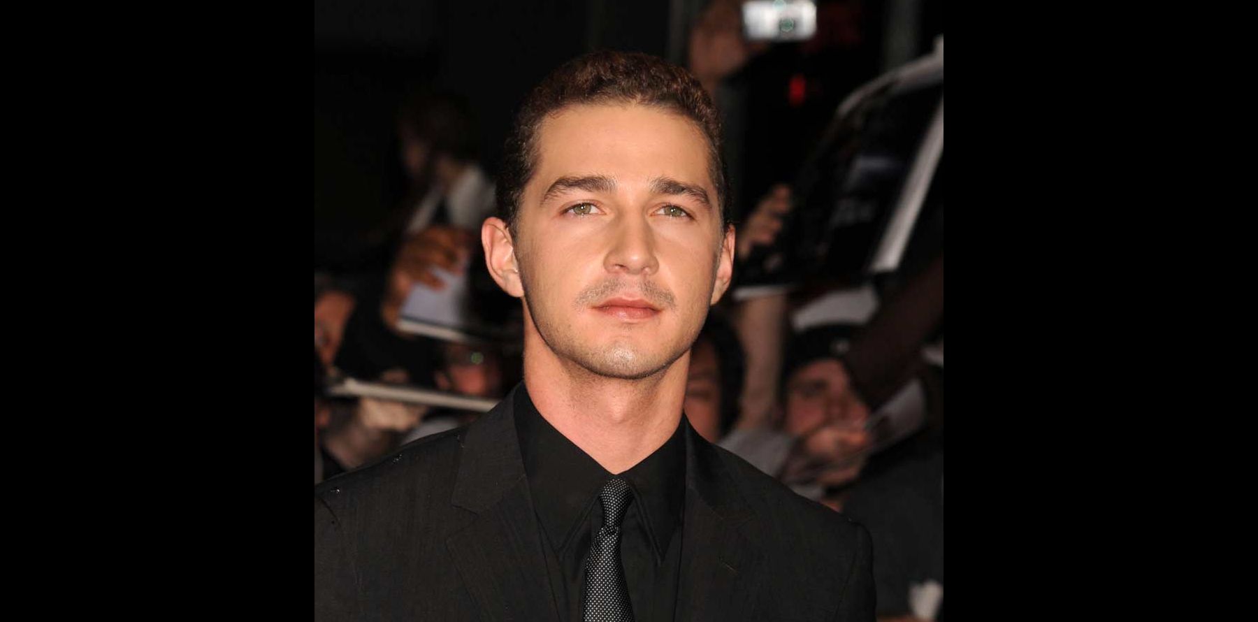 Pourquoi Shia Labeouf N'est Pas Dans Transformers 4 PHOTOS : Découvrez la voiture de Shia LaBeouf après ses tonneaux