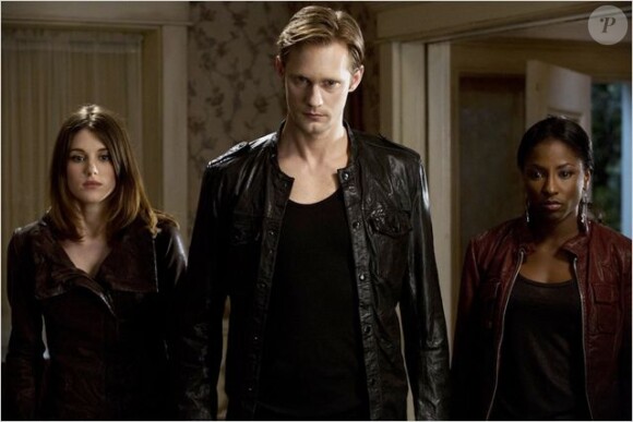 Lucy Griffiths, Alexander Skarsgard et Rutina Wesley dans la saison 5 de "True Blood" (2012).