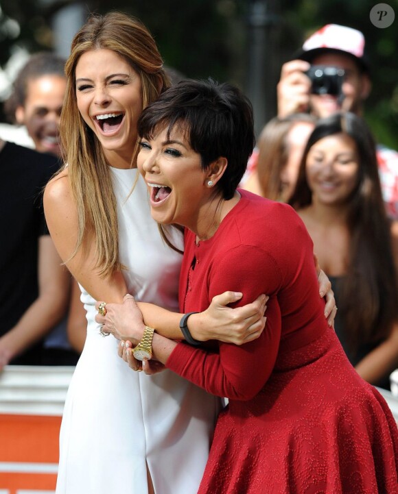 Kris Jenner et Maria Menounos sur le plateau de l'émission Extra à Los Angeles, le 20 août 2013.