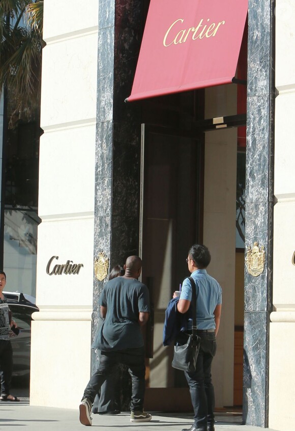 Kanye West se rend dans une boutique Cartier à West Hollywood, le 16 août 2013.