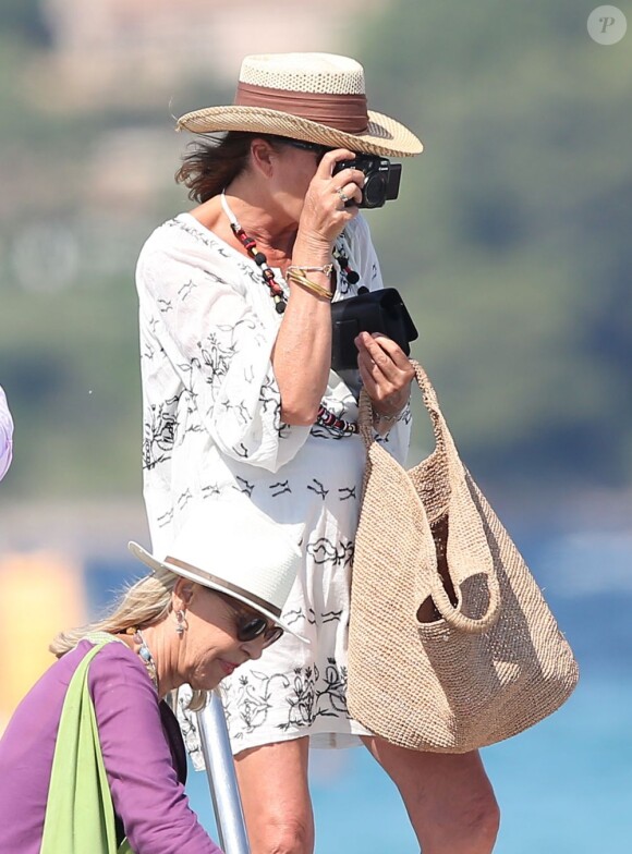 La princesse Caroline de Hanovre arrive au Club 55 à Saint-Tropez le 23 août 2013.
